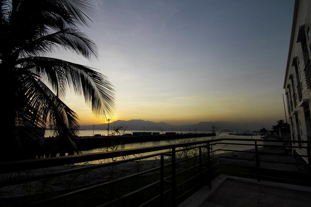 The Reef Hotel And Residences Olongapo Εξωτερικό φωτογραφία