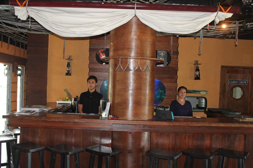 The Reef Hotel And Residences Olongapo Εξωτερικό φωτογραφία