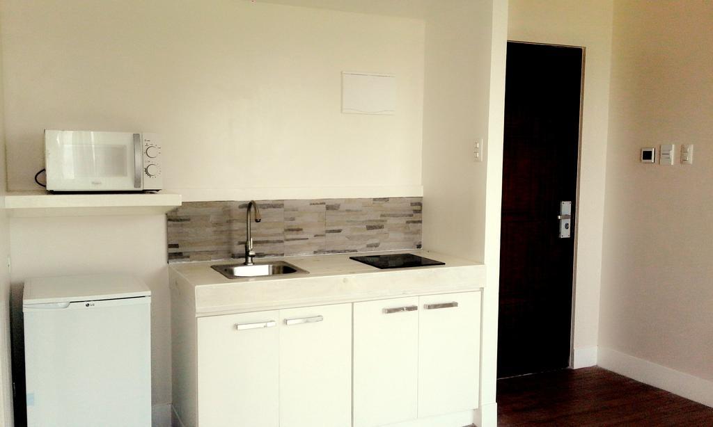 The Reef Hotel And Residences Olongapo Εξωτερικό φωτογραφία