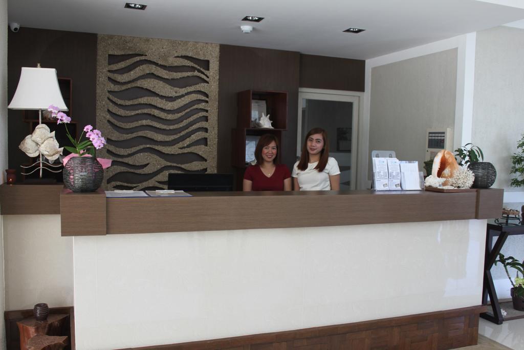 The Reef Hotel And Residences Olongapo Εξωτερικό φωτογραφία