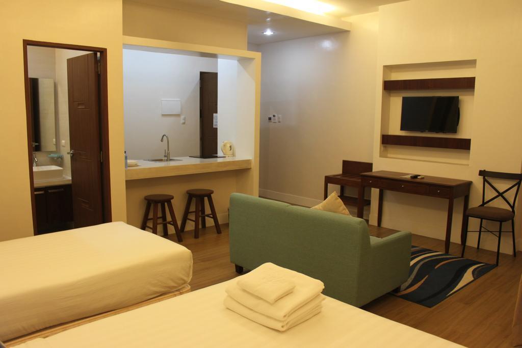 The Reef Hotel And Residences Olongapo Εξωτερικό φωτογραφία