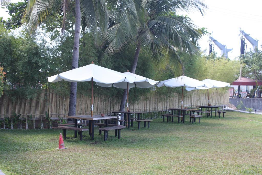 The Reef Hotel And Residences Olongapo Εξωτερικό φωτογραφία