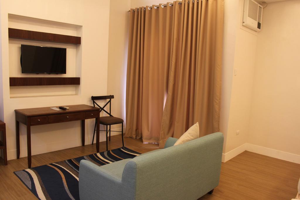 The Reef Hotel And Residences Olongapo Εξωτερικό φωτογραφία