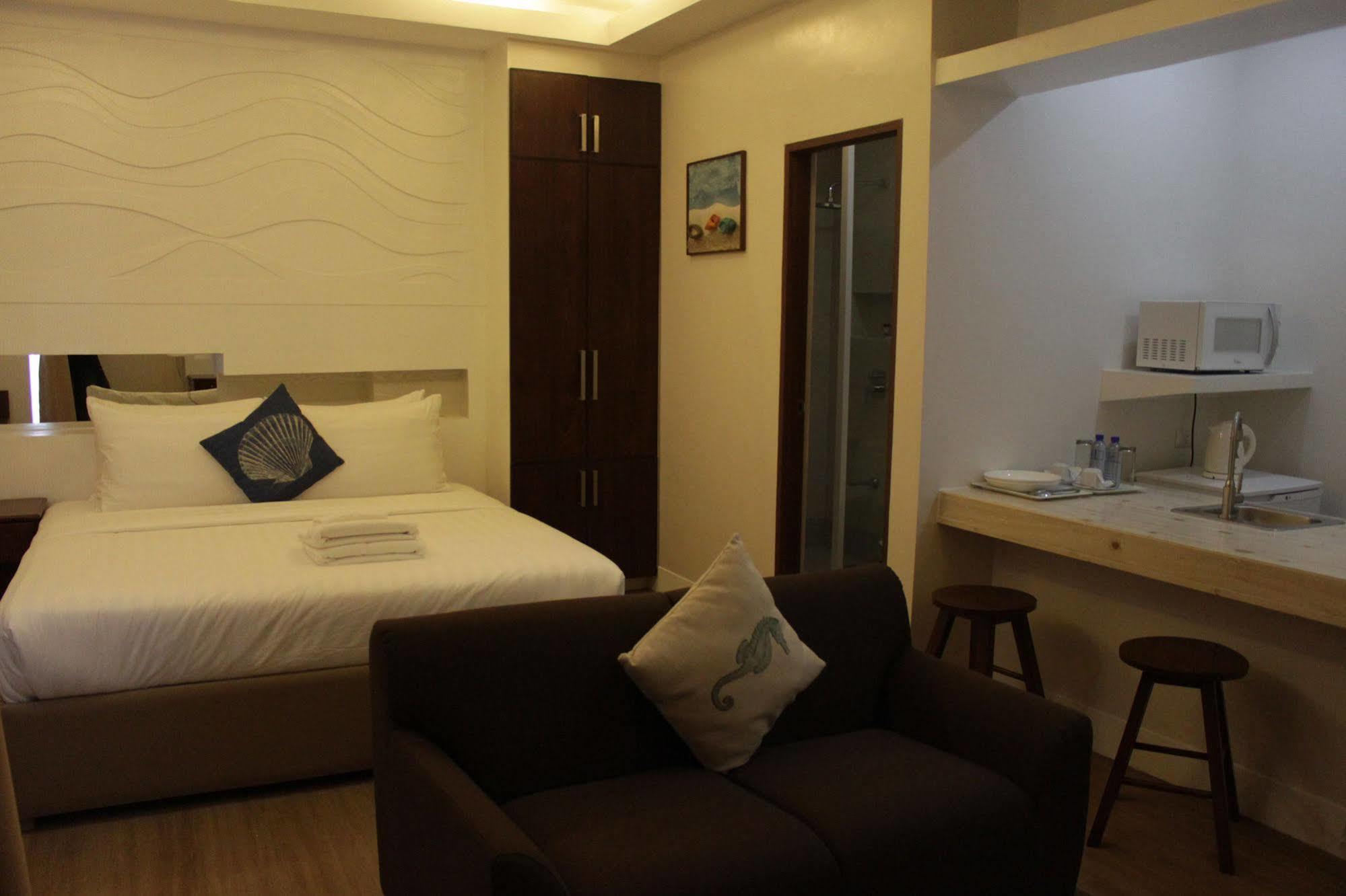 The Reef Hotel And Residences Olongapo Εξωτερικό φωτογραφία